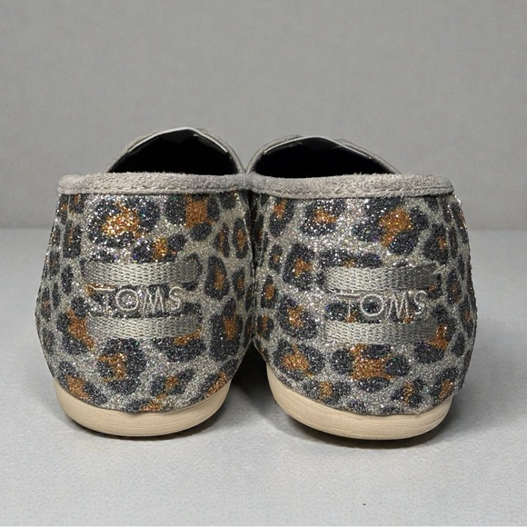 Toms Shoes - 🩶🤎TOMS Classic Silver Glitter Cheetah Print ✨ Women’s Size 8.5 - Like New!